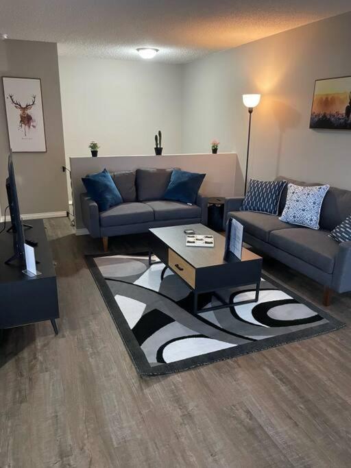 Wonderful 2-Bedroom Apartment Camrose Zewnętrze zdjęcie