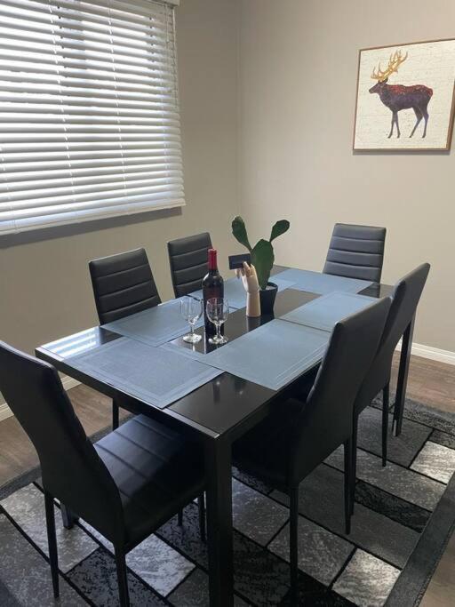 Wonderful 2-Bedroom Apartment Camrose Zewnętrze zdjęcie