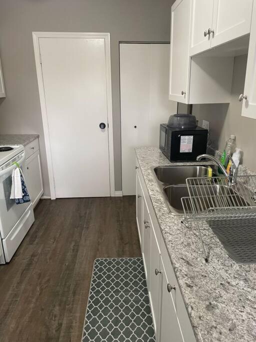 Wonderful 2-Bedroom Apartment Camrose Zewnętrze zdjęcie